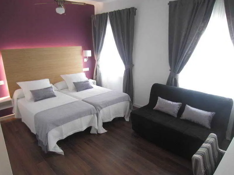 Hotel Llorca Platja de l'Almadrava 2*,